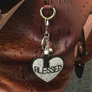 Meet your Posher, Larrie